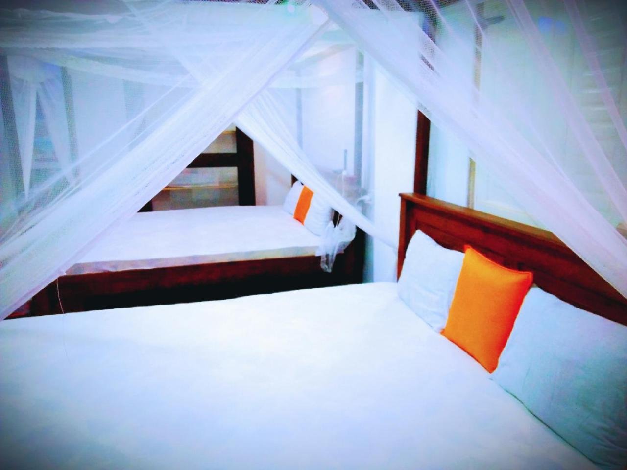 Tharurashmi Sea Pond Villa & Surf Hostel - Hiriketiya ดิคเวลลา ภายนอก รูปภาพ