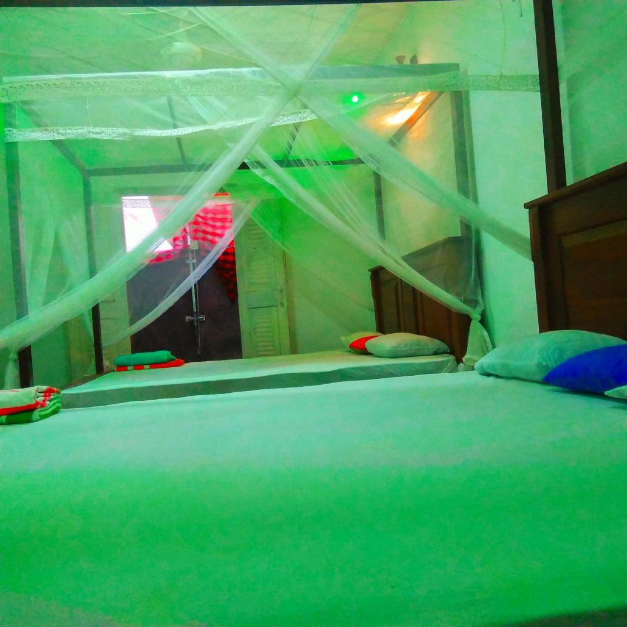 Tharurashmi Sea Pond Villa & Surf Hostel - Hiriketiya ดิคเวลลา ภายนอก รูปภาพ